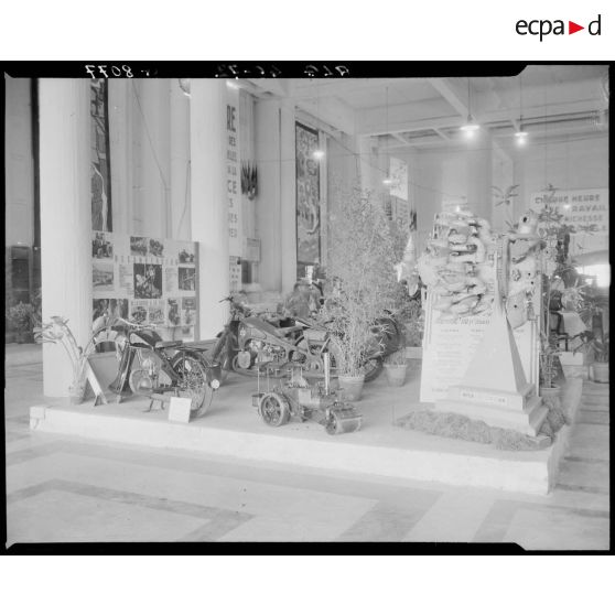 Vue d'un espace d'exposition du ministère de l'Armement d'Alger.