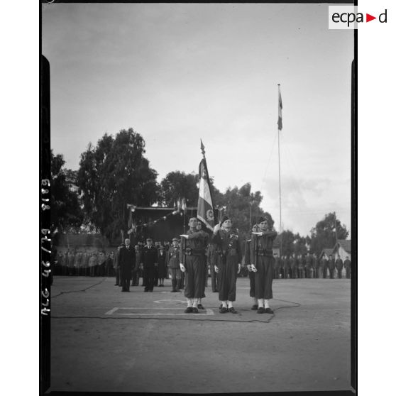 Garde au drapeau d'une unité du 45e régiment de transmissions (RTrs)