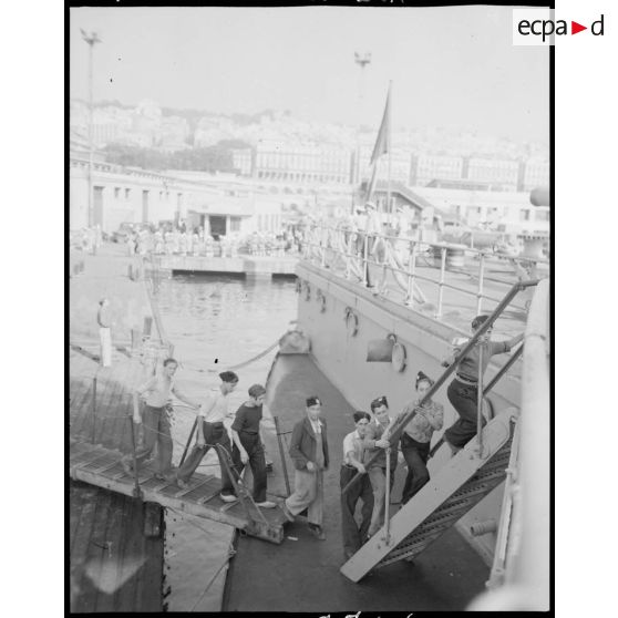 Départ d'Alger des Stéphanois à bord du cuirassé Lorraine.