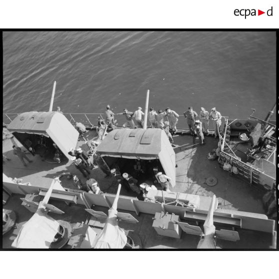 Plan en plongée des Stéphanois à bord du cuirassé Lorraine.