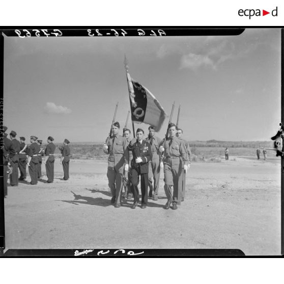 Prise d'armes au groupe de chasse Ile-de-France à La Reghaïa.