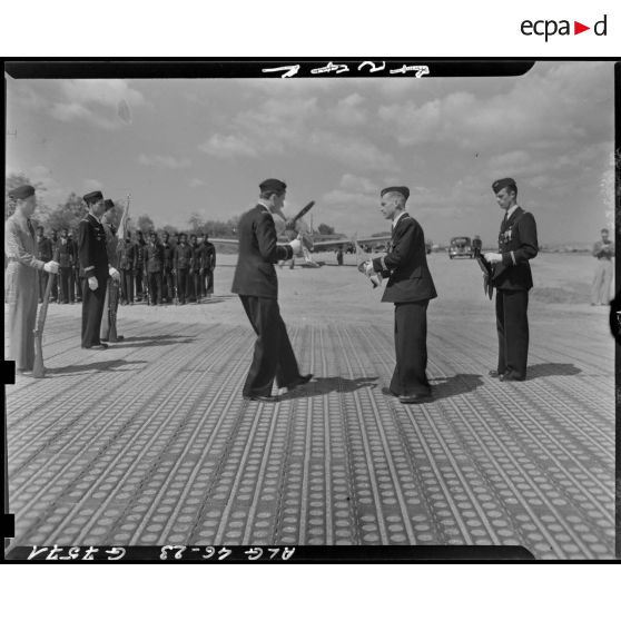 Prise d'armes au groupe de chasse Ile-de-France à La Reghaïa.