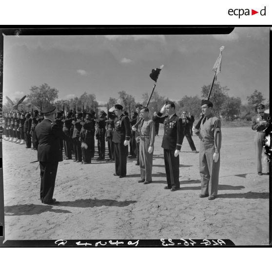Prise d'armes au groupe de chasse Ile-de-France à La Reghaïa.