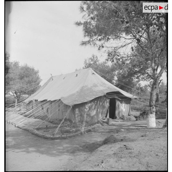 Campement d'une troupe de la Marine nationale.