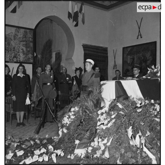 Cérémonie militaire organisée à l'occasion du transfert des cendres du prince Aage de Danemark.