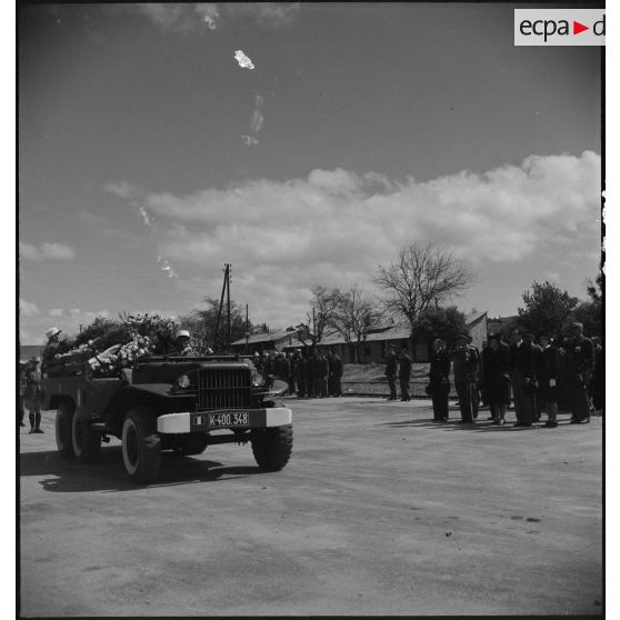 Convoi mortuaire accompagnant le cercueil du prince Aage de Danemark de Casablanca à Sidi-Bel-Abbès.