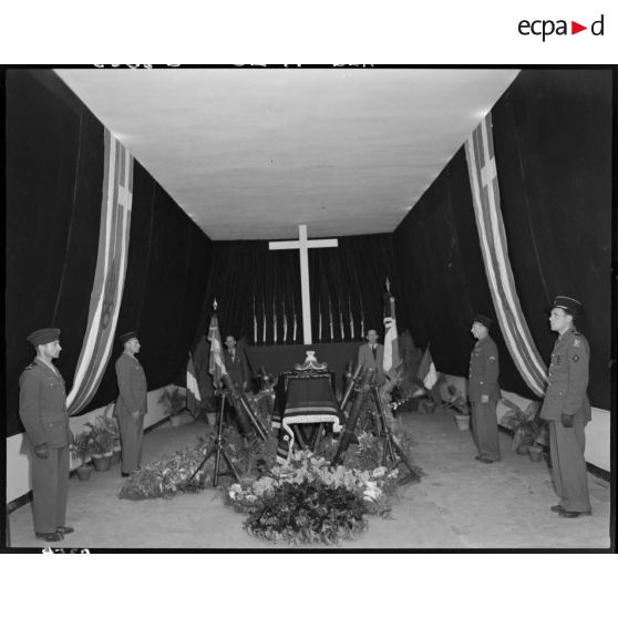 Cérémonie militaire donnée à l'occasion du transfert des cendres du prince Aage de Danemark.