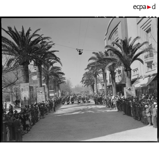 Défilé de la musique de la Légion étrangère, à l'occasion de la cérémonie militaire pour le  transfert des cendres du prince Aage de Danemark, à Sidi-Bel-Abbès.