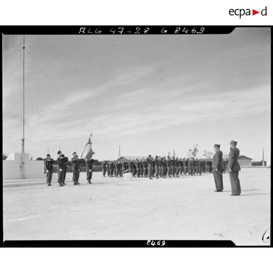 Céremonie militaire donnée à l'occasion de l'inauguration du camp de Beni-Messous, camp du lieutenant-colonel Basset.