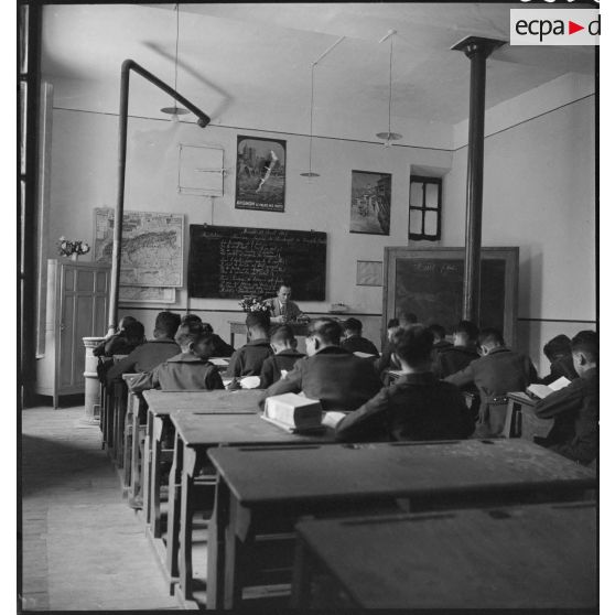 Séance de cours à l'Ecole militaire préparatoire nord-africaine (EMPNA) de Miliana.