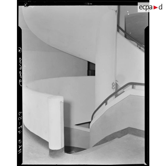 Escalier du magasin d'habillement d'Alger.