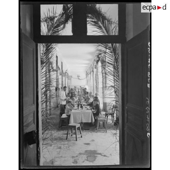 Réception donnée à l'occasion de la remise de prix à l'Ecole préparatoire nord-africaine (EMPNA) de Miliana.