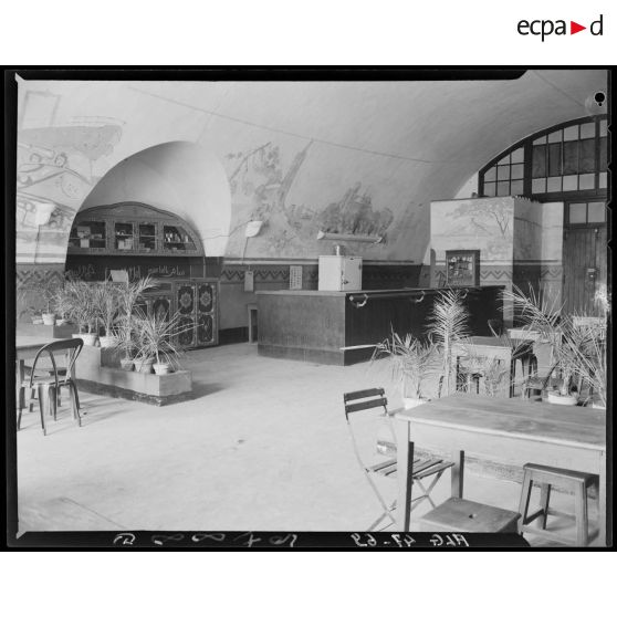 Plan d'ensemble d'une salle commune du foyer du soldat de la division d'infanterie motorisé (DIM).