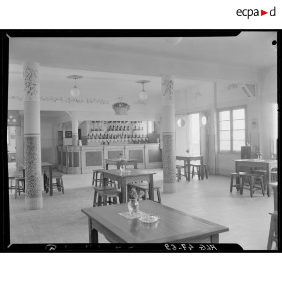 Plan d'ensemble d'une salle commune du foyer du soldat de la division d'infanterie motorisé (DIM).