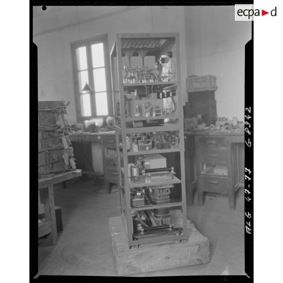 Photographie d'un poste émetteur.