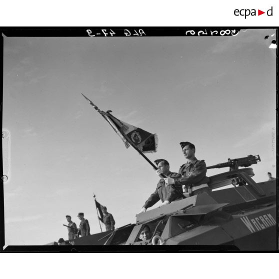 Prise d'armes au 5e régiment de chasseurs d'Afrique (RCA) à Ben Zerga.