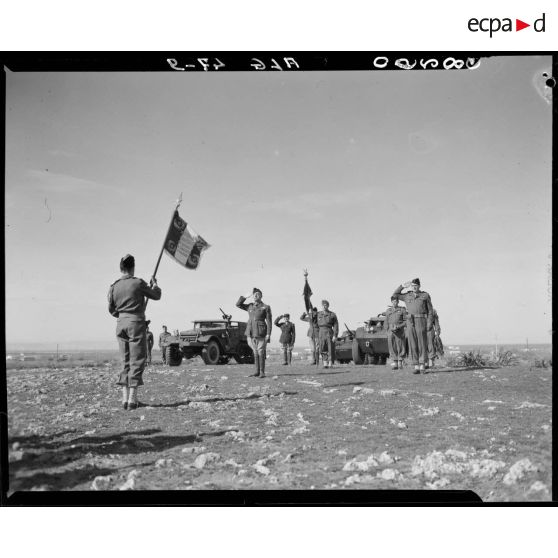Prise d'armes au 5e régiment de chasseurs d'Afrique (RCA) à Ben Zerga.