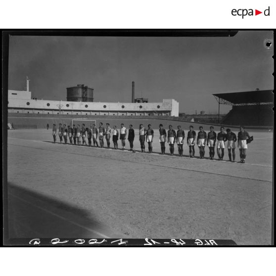 Portrait des équipes lors de la finale des championnats régionaux de football à Sidi Bel Abbes.