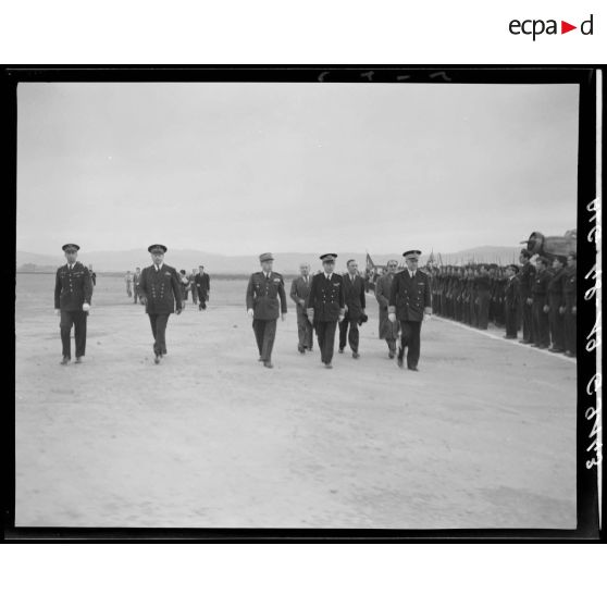 Revue des troupes par Marcel-Edmond Naeguelen, le nouveau gouverneur général de l'Algérie, lors de sa visite à Alger.