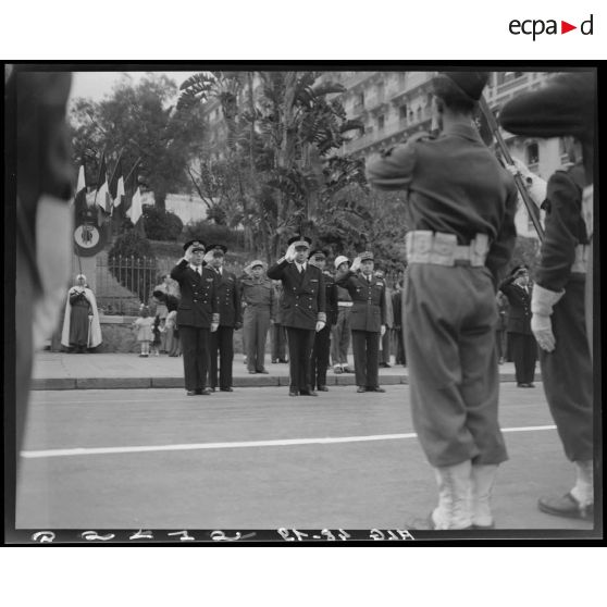 Cérémonie lors de la visite à Alger de Marcel-Edmond Naegelen, le nouveau gouverneur général de l'Algérie.