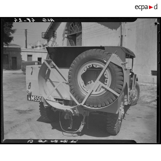 Arrière d'un véhicule Latil M7T1 destiné à circuler dans le Sahara.