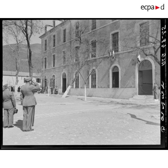 Cérémonie à l'Ecole militaire préparatoire nord-africaine (EMPNA) de Miliana.
