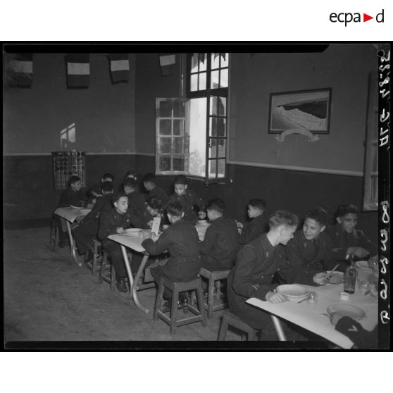 La cantine de l'Ecole militaire préparatoire nord-africaine (EMPNA) de Miliana.