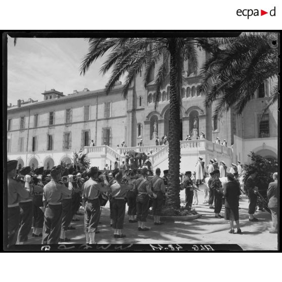 Cérémonie d'obsèques du général Bonvalot, directeur du Matériel de la 10e région militaire (RM).