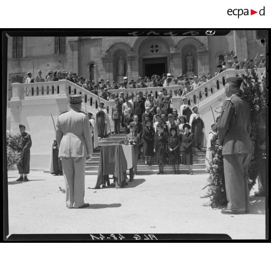 Cérémonie d'obsèques du général Bonvalot, directeur du Matériel de la 10e région militaire (RM).