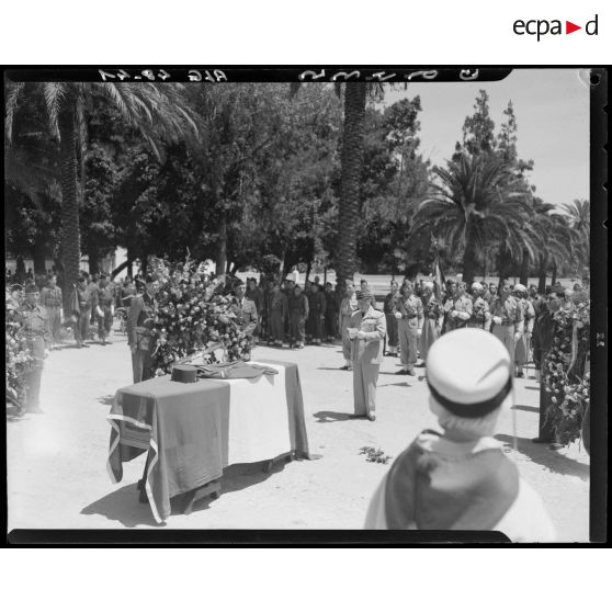 Cérémonie d'obsèques du général Bonvalot, directeur du Matériel de la 10e région militaire (RM).