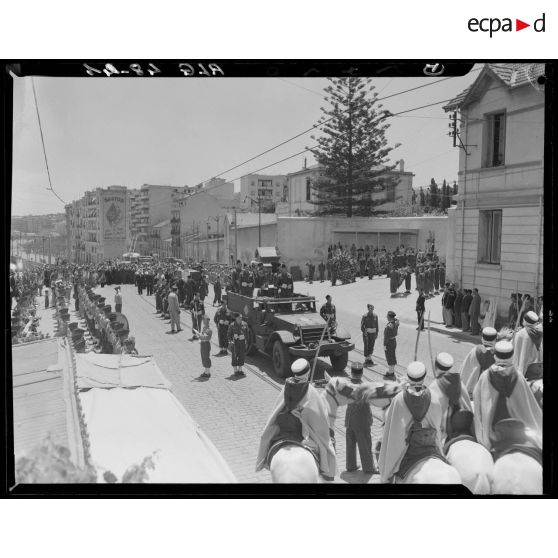Cérémonie d'obsèques du général Bonvalot, directeur du Matériel de la 10e région militaire (RM).