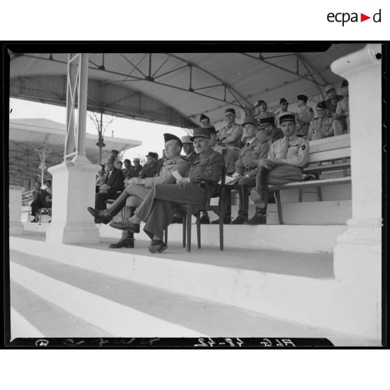 Tribune officielle lors d'un concours de cheval de selle, en Algérie.