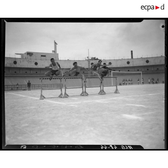 Epreuve de saut lors de la finale des championnats militaires d'athéltisme.