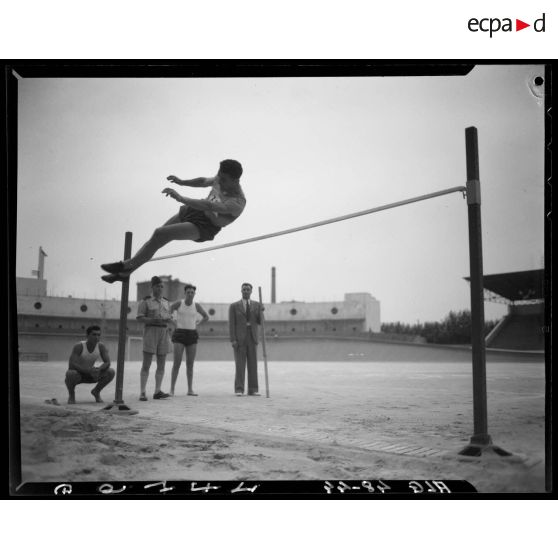 Epreuve de saut en hauteur lors de la finale des championnats militaires d'athéltisme.