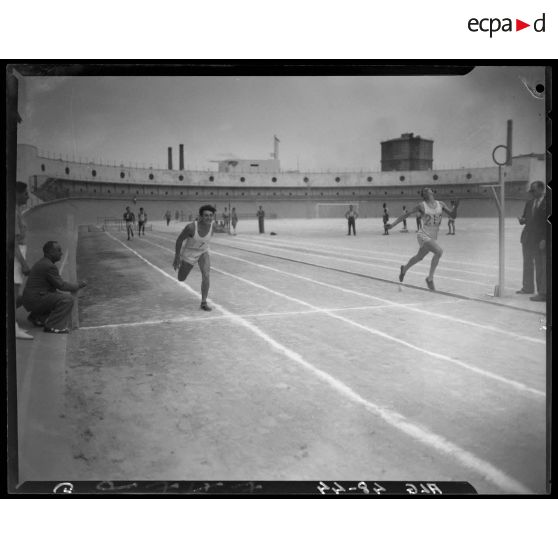 L'arrivée d'une course lors de la finale des championnats militaires d'athéltisme.