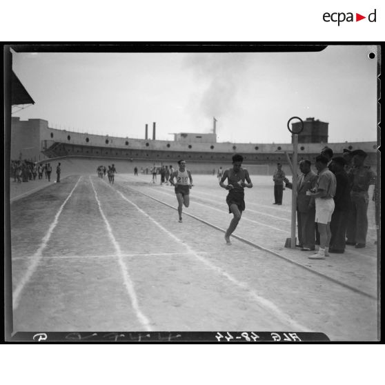 L'arricée d'une course lors de la finale des championnats militaires d'athéltisme.
