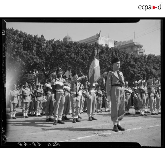Le 1er régiment de tirailleurs sénégalais lors d'une cérémonie pour le rapatriement des militaires tombés en AFN, à Alger.