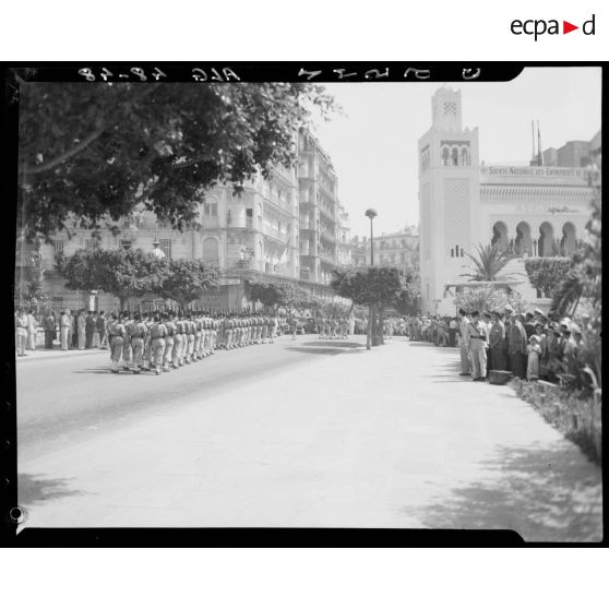 Cérémonie à Alger, pour le rapatriement des militaires tombés en AFN.<br>