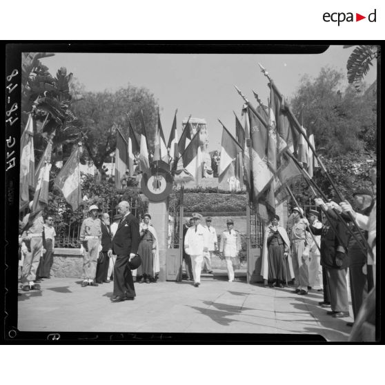 Cérémonie devant le monument aux morts d'Alger, pour le rapatriement des militaires tombés en AFN.