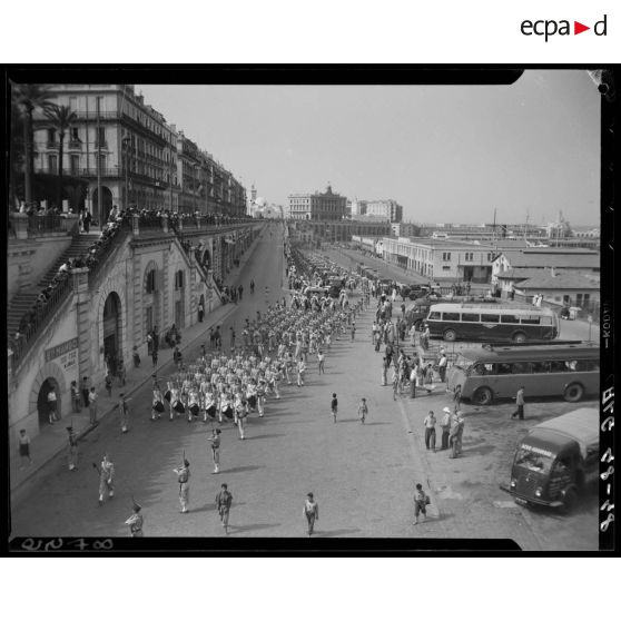 La musique militaire lors d'une cérémonie pour le rapatriement des militaires tombés en AFN, à Alger.