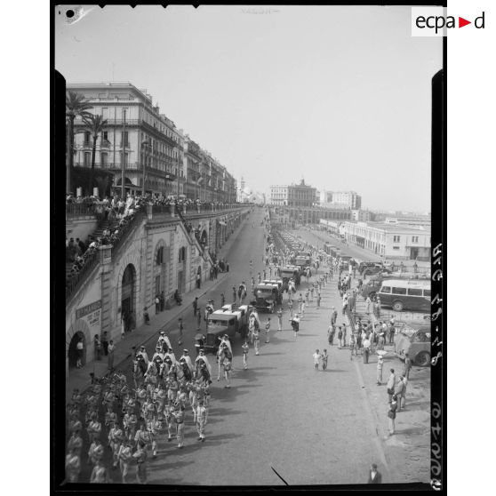 Cérémonie pour le rapatriement des militaires tombés en AFN, à Alger.