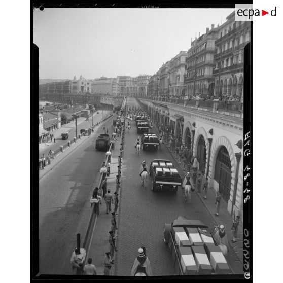 Cérémonie pour le rapatriement des militaires tombés en AFN, à Alger.