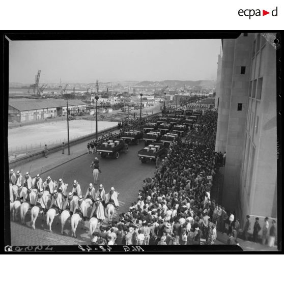 Cérémonie pour le rapatriement des militaires tombés en AFN, à Alger.