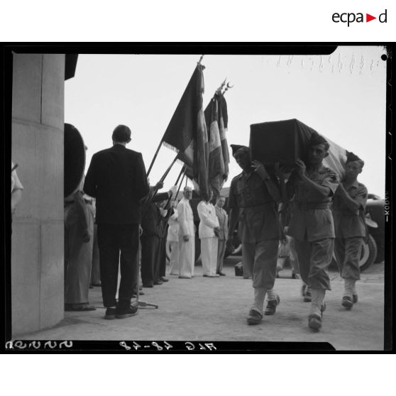 Cérémonie pour le rapatriement des militaires tombés en AFN, à Alger.