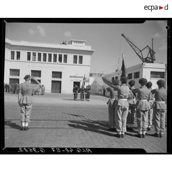 Arrivée du drapeau du 1er régiment de chasseurs parachutistes (RCP) à Alger.