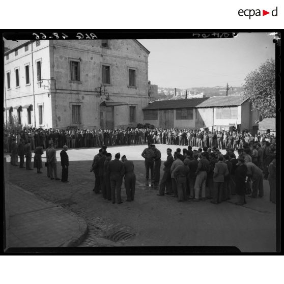 Cérémonie de remise de médaille du travail à l'établissement régional du Matériel (ERM) d'Alger.