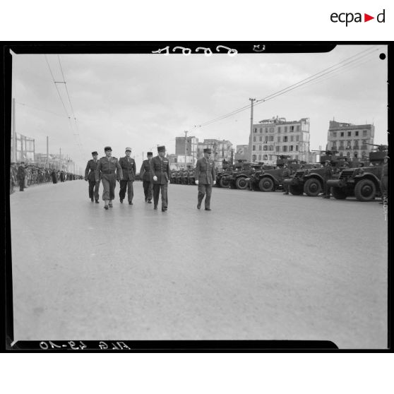 Cérémonie de prise de commandement du général Laurent, commandant la division d'Alger.