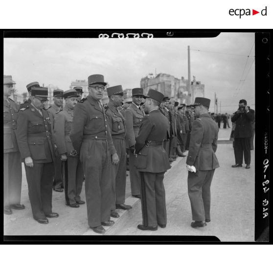 Cérémonie de prise de commandement du général Laurent, commandant la division d'Alger.