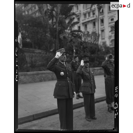 Portrait du général Georges Catroux, avec sa médaille de Grand officier de la Légion d'honneur.