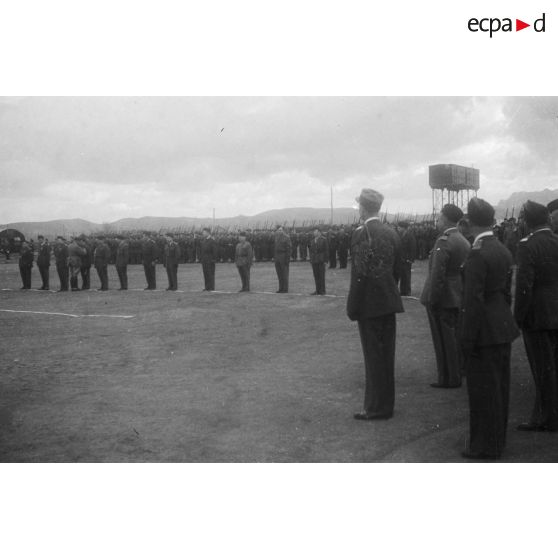 Une cérémonie miitaire sur une base aérienne en Algérie.